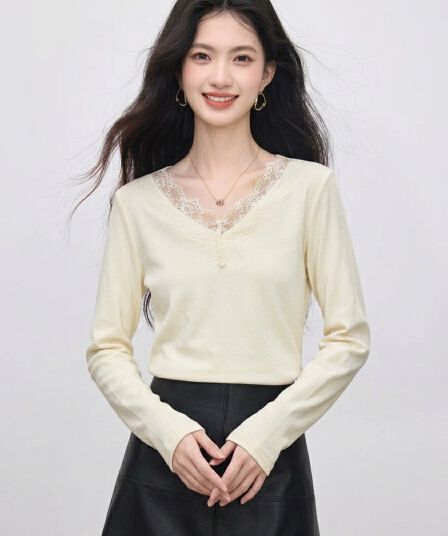 봄 가을 새로운 품격 V넥 레이스 레이스 긴팔 티셔츠 여성 셔츠 몸매 가꾸기 슬림해 보이는 우유 살구 색상 인사이드 가져 가라. 기본 셔츠