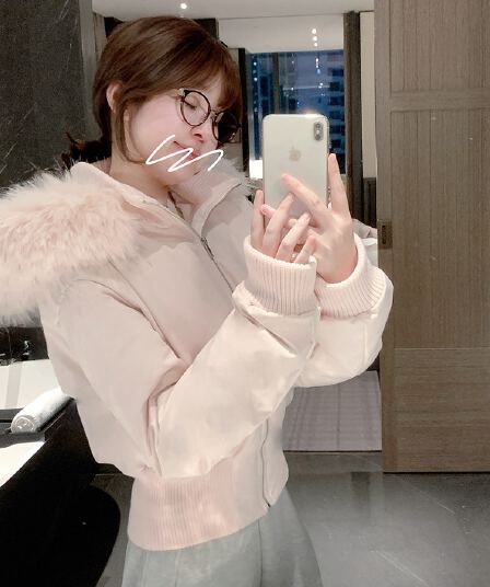 핑크색 모피 칼라 후드 쇼트 스타일 면 의류 여성 겨울 새로운 슈퍼 잘 생긴 허리 수축 재킷 큰 모피 칼라 아래 면화 의류