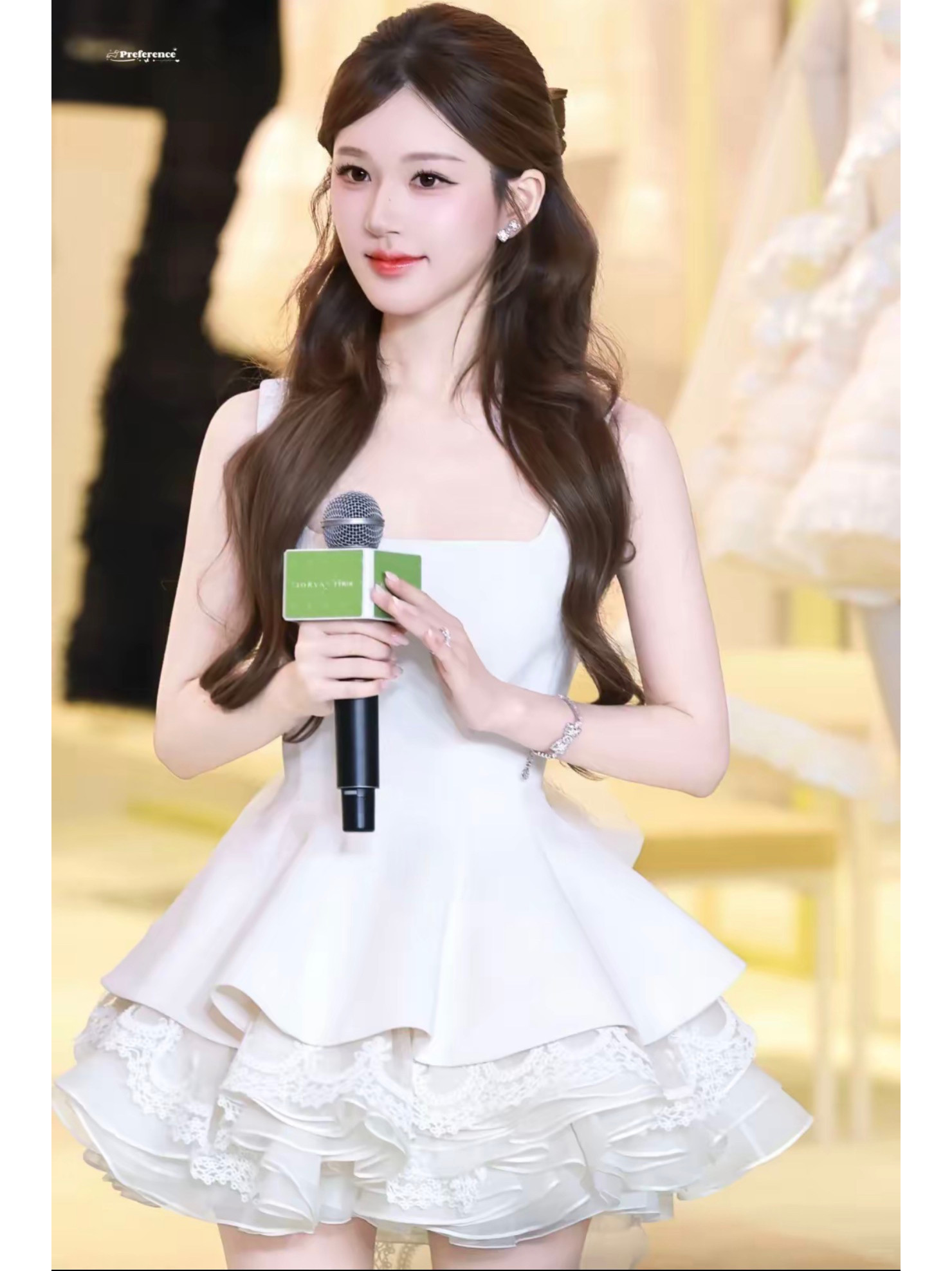 부드러운 빛 전복 2026 여름 새로운 프랑스식 천 금빛 바람 레이스 조각 퍼프 스커트 여성 허리 수축 슬림해 보이는 미니 스커트