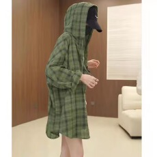批发防晒肌理感格子衬衫女<b class='q'>户外</b>慵懒风薄款连帽情侣衬衣外套潮