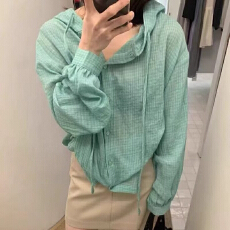 批发<b class='q'>韩版</b>2026新款休闲风抽绳连帽长袖薄款暗格纹防晒<b class='q'>衬衫</b>外套女