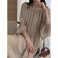 批发法式温柔风圆领露背系带宽松褶皱泡泡袖仙女连衣裙女