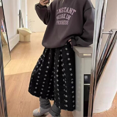 批发韩系复古小花毛呢休闲裤女2025秋<b class='q'>冬</b>季时尚设计感加厚八分阔腿裤子