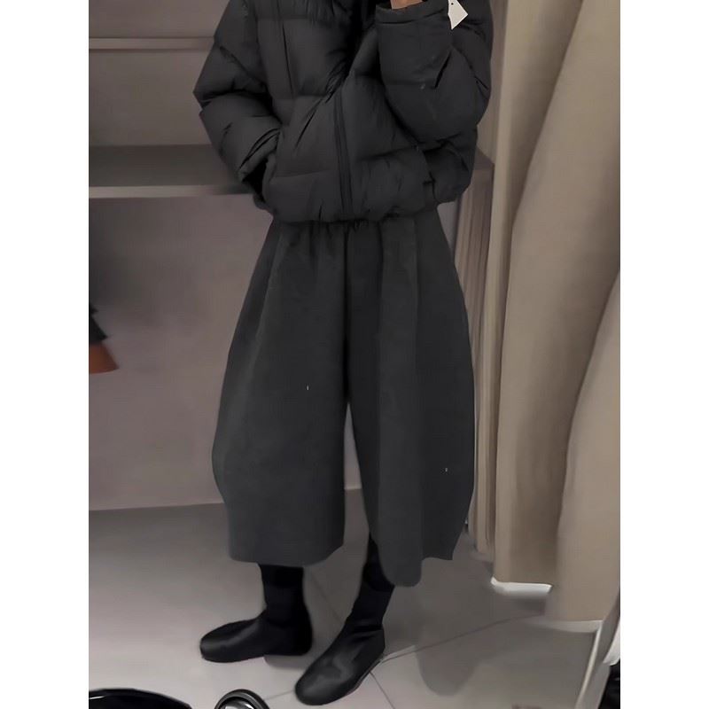 한 부서 미니멀리즘 고급 센스 원단 캐주얼 바지 2025 겨울 새로운 털이 있는 슬림해 보이는 7 점 모통이 칼 바지