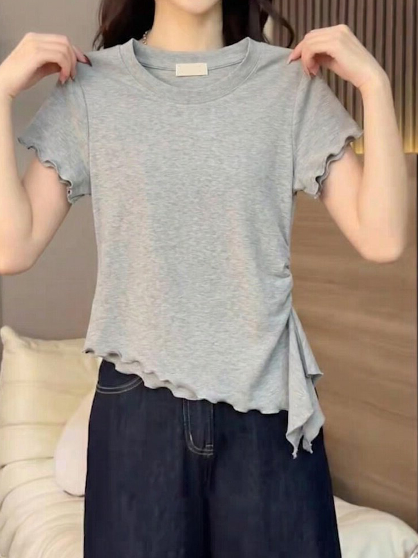 도파민 회색 라운드 넥 프릴 주름 허리 수축 불규칙 반팔 티셔츠 여성 여름 달콤함 품격 맨위