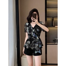 批发实拍~2026新款女<b class='q'>装</b>夏季两件套花色拼接短袖上衣短<b class='q'>裤</b>休闲时尚套<b class='q'>装</b>