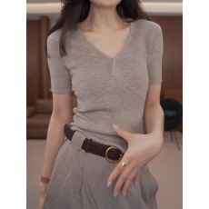 批发燕麦色v领镂空针织短袖<b class='q'>t</b><b class='q'>恤</b>女2026年夏季新款韩系气质休闲显瘦上衣