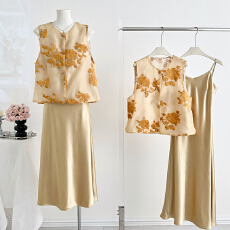 批发实拍新中式国风刺绣<b class='q'>欧根纱</b>马甲背心女装夏季新款黄色薄纱坎肩上衣