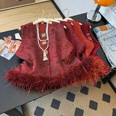 批发实拍高端新中式真鸵鸟毛红色马甲女<b class='q'>秋</b>冬外穿夹棉保暖坎肩国风加厚