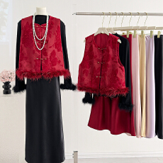 批发实拍新中式国风马甲<b class='q'>背心</b>女秋季新款提花女高级感鸵鸟毛拼接上衣