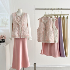 批发国风刺绣<b class='q'>马夹</b>女重工钉珠上衣2026春季新款轻奢新中式坎肩<b class='q'>马甲</b><b class='q'>外套</b>