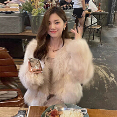批发托斯卡纳仿狐狸毛皮草外套女短款<b class='q'>冬</b>季新款年轻显瘦毛毛大衣