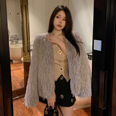 批发貉子毛车条羽毛流苏皮草外套女短款冬季<b class='q'>海宁</b>新款亮片毛毛大衣