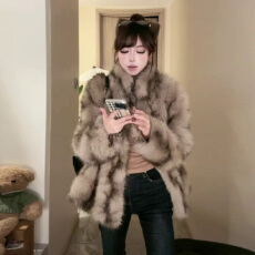 批发Zzwearer“C位千金 <b class='q'>时尚</b>冬季新款时髦仿狐狸毛环保立领皮草外套女