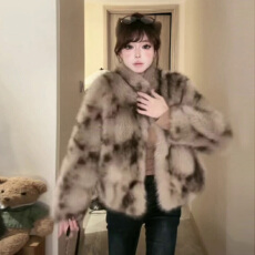 批发Xx Studio“琥珀沙棕”网红<b class='q'>时尚</b>新款女士秋冬环保草毛毛外套