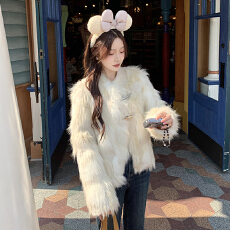 批发环保狐狸毛皮草外套冬季短款新款<b class='q'>时尚</b>洋气小个子飞机扣毛毛上衣女