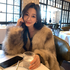 批发<b class='q'>海宁</b><b class='q'>皮草</b>冬季新款仿狐狸毛轻奢名媛显瘦外套年轻维多利亚毛毛大衣