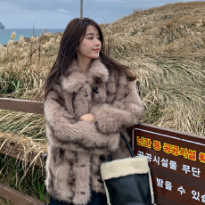 批发韩版气质时髦甜酷外套女冬季新款时尚牛角扣休闲狐狸毛毛皮草上衣