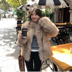 批发环保<b class='q'>皮草</b>“绒绒千金”仿狐狸毛女<b class='q'>短款</b>秋冬高级感毛毛外套年轻款
