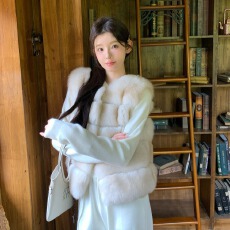 批发韩版冬季甜美小姐姐新款年轻版进口<b class='q'>狐狸毛</b>皮草马甲女马甲毛毛外套