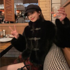 批发实拍<b class='q'>韩版</b>冬季小个子高级皮扣设计感仿环保皮草保暖宽松洋气外套女