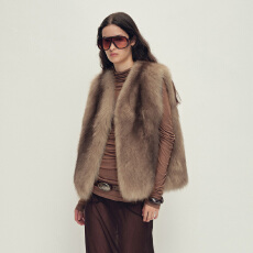 美拉德高级感仿狐狸毛显瘦加厚V领保暖毛毛韩版冬季时尚马甲外套