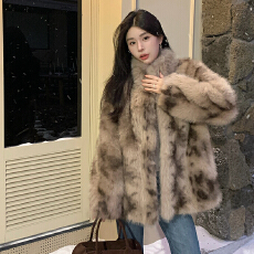 批发实拍 “C位千金”冬季<b class='q'>韩版</b>新款时髦仿狐狸毛环保渲染环保皮草外套