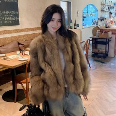 批发<b class='q'>秋</b>冬新款晕染霜色环保狐狸毛皮草毛毛外套女宽松加厚显瘦大衣短款