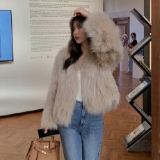 批发托斯卡纳小个子仿狐狸毛<b class='q'>皮草</b>外套女短款冬季新款年轻环保毛毛<b class='q'>大衣</b>