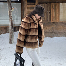 批发实拍韩版冬季新款高级定制仿獭兔毛毛双色渐变手工渲染<b class='q'>短款</b>立领女