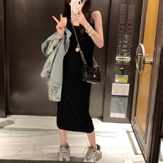 批发韩版夏季背心连衣裙女纯色新款韩系复古设计感<b class='q'>长</b><b class='q'>裙</b>气质收腰<b class='q'>裙子</b>