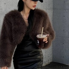 批发冬季<b class='q'>新款</b>仿狐狸皮草毛外套女短款毛绒绒V领小个子环保貂毛毛外套