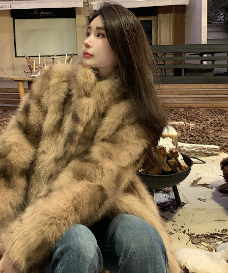 실사 한국 스타일 겨울 새로운 스탠드 칼라 세련된 모방 여우털 중간 길이 렌더링 환경 보호 모피 여성 코트