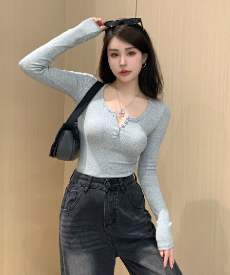 실사 가을 새로운 풀오버 단추 반 개방 칼라 섹시함 긴팔 티셔츠 몸매 가꾸기 라운드 넥 한국 스타일 쇼트 스타일 기본 셔츠