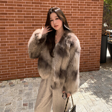 批发“维多利亚”年轻款环保狐狸毛皮草外套女小个子V领短款冬季毛毛