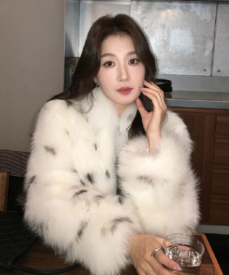 안개가 자욱한 숲 무거운 작업 비싼 럭셔리 세트 염색 스팟 너구리 모피 푹신한 모피 한국 스타일 스탠드 칼라 모방 여우털 재킷