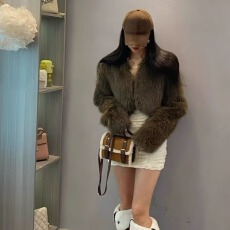 批发仿狐狸皮草环保毛外套女冬季韩版新款时髦炸街百搭短款毛绒绒<b class='q'>上衣</b>