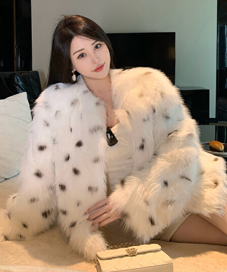 실사 구름 플러시 떠 다니는 눈 환경 보호 여우털 车条 모피 여성 짧은 도트 무늬 겨울 새로운 명문 여성 재킷