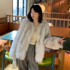 批发冬季新款圆领显瘦海宁环保狐狸毛皮草年轻款小个子时尚仿毛大衣女