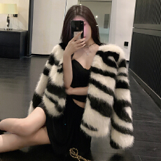 批发实拍 韩版仿水貂绒斑马纹环保皮草V领女<b class='q'>冬</b>季慵懒仿狐狸毛复古外套