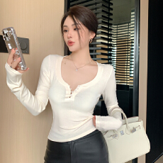 批发实拍秋冬季新款肯豆同款上衣女V领内搭打底衫修身百搭长袖<b class='q'>T</b><b class='q'>恤</b>
