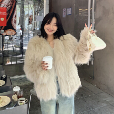 批发环保狐狸毛<b class='q'>皮草</b>女短款冬季新款减龄时尚高级感<b class='q'>海宁</b>加厚仿毛毛外套
