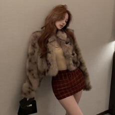 批发环保皮草狐狸毛翻领皮草外套女秋<b class='q'>冬</b>季新款牛角扣仿毛毛上衣显瘦