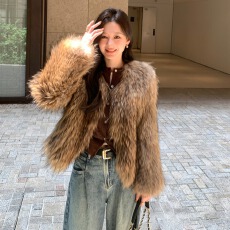 批发『在韩欧尼』环保貉子毛<b class='q'>冬</b>季背毛仿狐狸毛皮草外套女小个子显瘦款