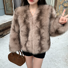 批发实拍<b class='q'>冬</b>季新款时尚海宁环保狐狸毛皮草女短款小个子仿毛毛外套大衣