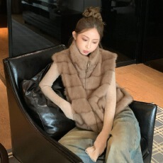 批发<b class='q'>冬</b>季新款轻奢小众设计感环保水貂毛毛马甲女坎肩立领皮草无袖外套