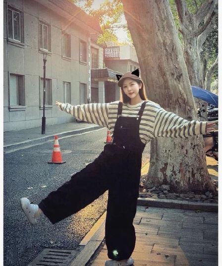 새로운 슬림해 보이는 멜빵 바지 바나나 바지 스트라이프 후드티 세트
