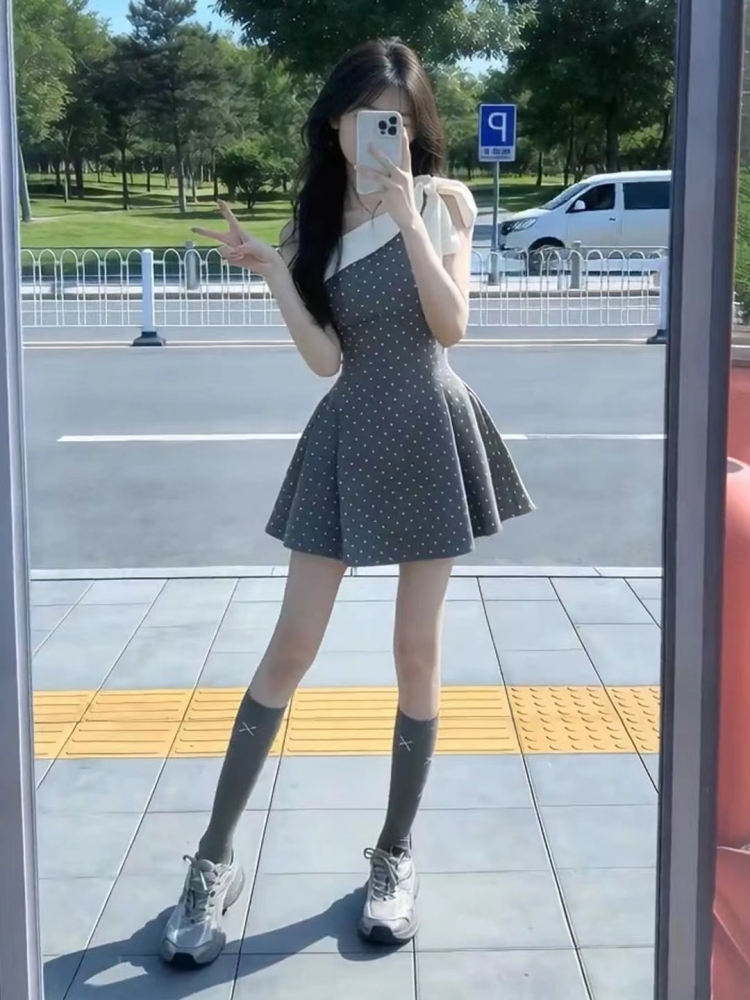 초여름 자이언트 잘 생긴 드레스 2026 새로운 회색 도트 무늬 디자인 센스 빛 럭셔리 작은 대중 아니요 명중 섹션 치마