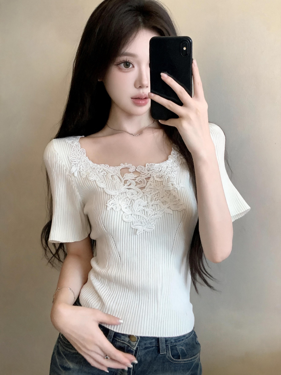 BY26667# 曼塔情书蕾丝拼接V领针织上衣纯欲风修身显瘦中袖女 服裝批發女裝批發服飾貨源