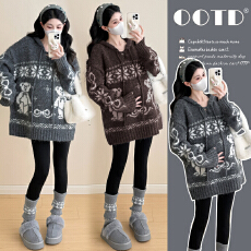 批发实拍现2025秋<b class='q'>冬</b>新卡时尚小熊提花工艺套头连帽孕妇中长款毛衣